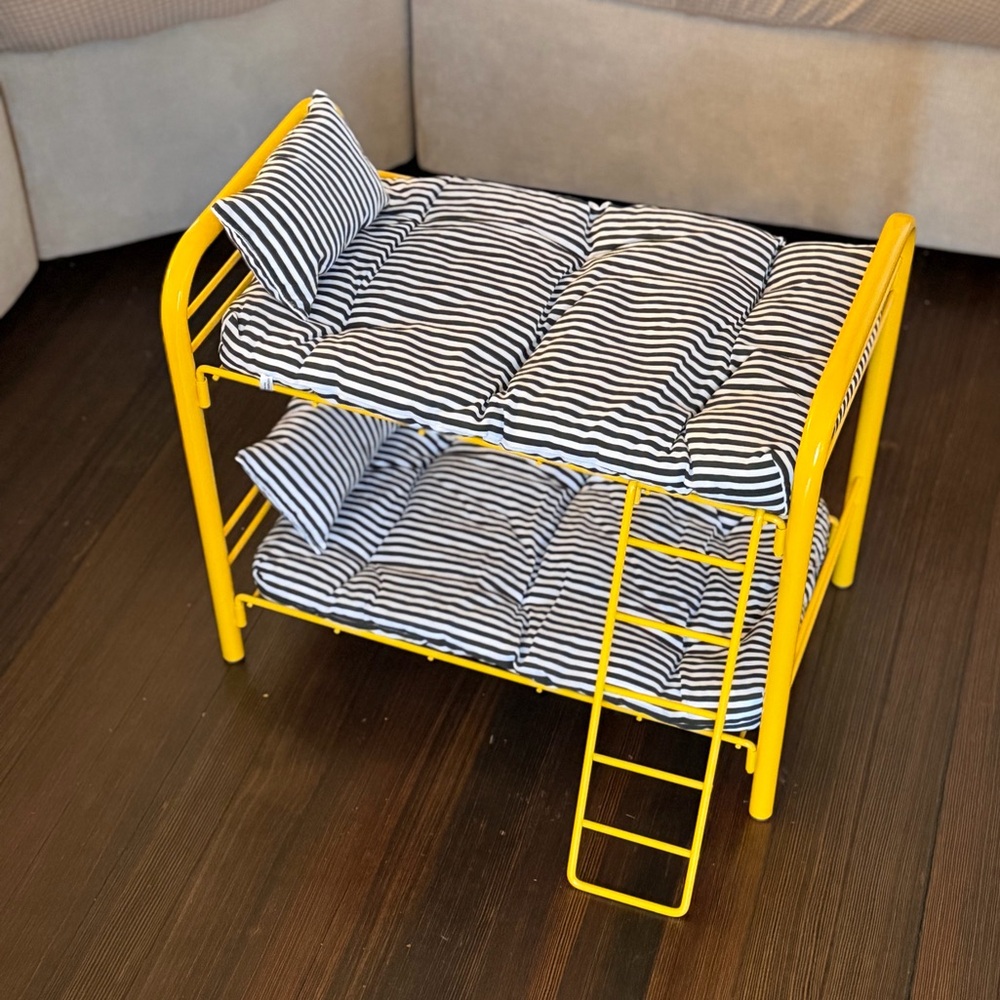 PLEASANT COMPANY VINTAGE 90’s American Girl Doll bunk beds and comforter/pillow - Picture 2 of 12